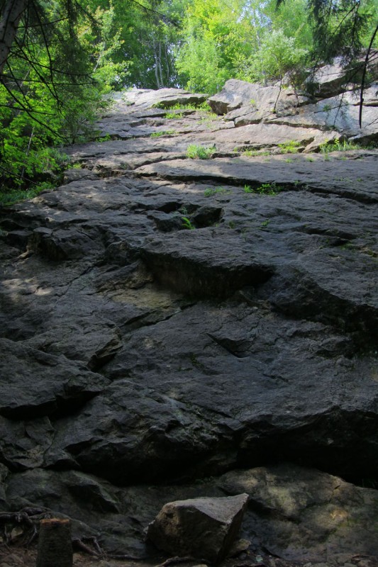 Felsfoto: Bad Heilbrunn - Hintere Südwand und 38 weitere Felsen im Klettergebiet Benediktenwand ➤ Routen mit Schwierigkeitsgraden f&uuml;r den Fels Bad Heilbrunn - Hintere Südwand ➤ Klettertopo & Kletterf&uuml;hrer ➤ 26.05.2026