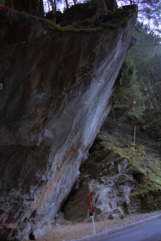 Felsfoto: Totel Brutal und 33 weitere Felsen im Klettergebiet Zillertaler Alpen ➤ Routen mit Schwierigkeitsgraden f&uuml;r den Fels Totel Brutal ➤ Klettertopo & Kletterf&uuml;hrer ➤ 26.05.2026