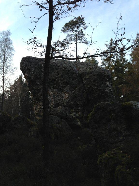 Felsfoto: Kleiner Pfahl - Kapuzenturm und 39 weitere Felsen im Klettergebiet Bayerischer Wald ➤ Routen mit Schwierigkeitsgraden f&uuml;r den Fels Kleiner Pfahl - Kapuzenturm ➤ Klettertopo & Kletterf&uuml;hrer ➤ 18.05.2026