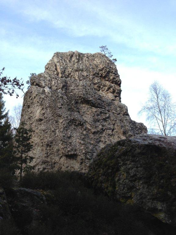 Felsfoto: Kleiner Pfahl - Hugo und 39 weitere Felsen im Klettergebiet Bayerischer Wald ➤ Routen mit Schwierigkeitsgraden f&uuml;r den Fels Kleiner Pfahl - Hugo ➤ Klettertopo & Kletterf&uuml;hrer ➤ 18.05.2026