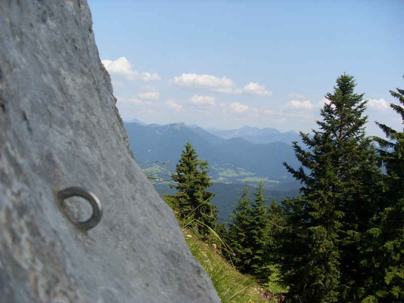 Felsfoto: Brauneck - Feichteck und 38 weitere Felsen im Klettergebiet Benediktenwand ➤ Routen mit Schwierigkeitsgraden f&uuml;r den Fels Brauneck - Feichteck ➤ Klettertopo & Kletterf&uuml;hrer ➤ 26.05.2026