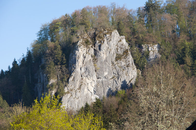 Felsfoto: Kastlwand und 41 weitere Felsen im Klettergebiet Altmühltal (Südliches Frankenjura) ➤ Routen mit Schwierigkeitsgraden f&uuml;r den Fels Kastlwand ➤ Klettertopo & Kletterf&uuml;hrer ➤ 26.05.2026