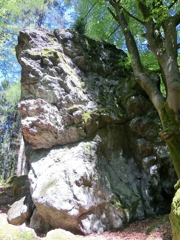 Felsfoto: Unterer Butterbrand und 39 weitere Felsen im Klettergebiet Bayerischer Wald ➤ Routen mit Schwierigkeitsgraden f&uuml;r den Fels Unterer Butterbrand ➤ Klettertopo & Kletterf&uuml;hrer ➤ 18.05.2026