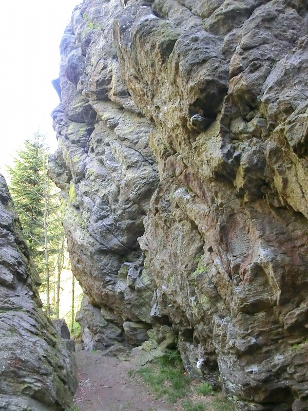 Felsfoto: Saulochschlucht und 39 weitere Felsen im Klettergebiet Bayerischer Wald ➤ Routen mit Schwierigkeitsgraden f&uuml;r den Fels Saulochschlucht ➤ Klettertopo & Kletterf&uuml;hrer ➤ 18.05.2026