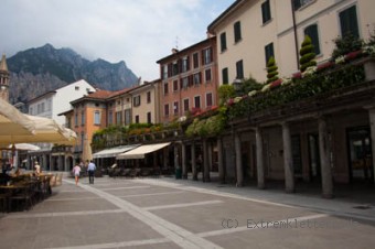 Fußgängerzone von Lecco am Comer