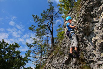 Klettern ist die ideale Sportart f&uuml;r Kinden, denn sie lernen neben k&ouml;rperlicher Fitness auch Verantwortungsbewusstsein, Vertrauen und koordinative F&auml;higkeiten