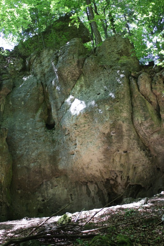 Felsfoto: Hexenküche und 690 weitere Felsen im Klettergebiet Fränkische Schweiz (Frankenjura) ➤ Routen mit Schwierigkeitsgraden f&uuml;r den Fels Hexenküche ➤ Klettertopo & Kletterf&uuml;hrer ➤ 19.05.2026