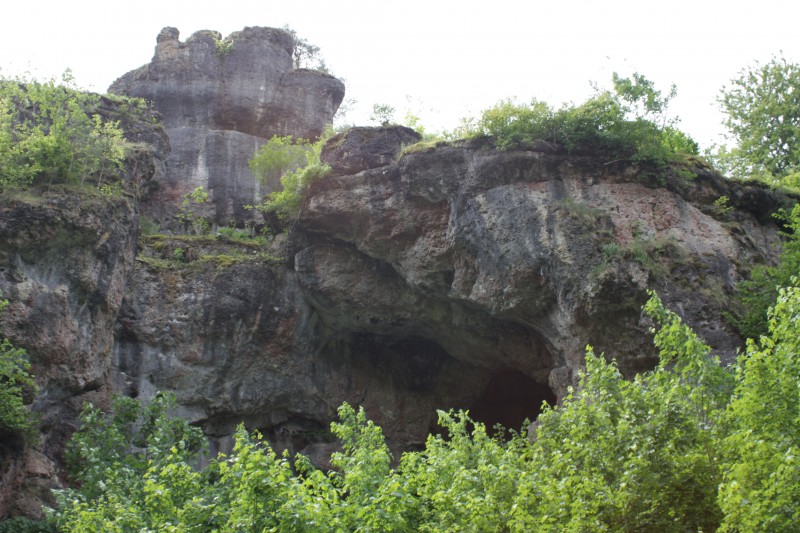 Felsfoto: Amphitheater und 690 weitere Felsen im Klettergebiet Fränkische Schweiz (Frankenjura) ➤ Routen mit Schwierigkeitsgraden f&uuml;r den Fels Amphitheater ➤ Klettertopo & Kletterf&uuml;hrer ➤ 19.05.2026