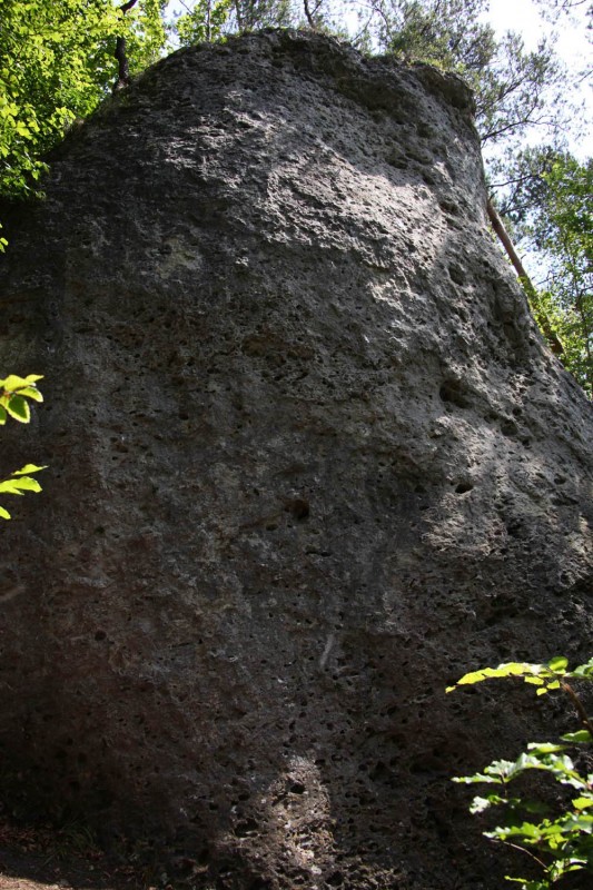 Felsfoto: Piccolino und 690 weitere Felsen im Klettergebiet Fränkische Schweiz (Frankenjura) ➤ Routen mit Schwierigkeitsgraden f&uuml;r den Fels Piccolino ➤ Klettertopo & Kletterf&uuml;hrer ➤ 19.05.2026