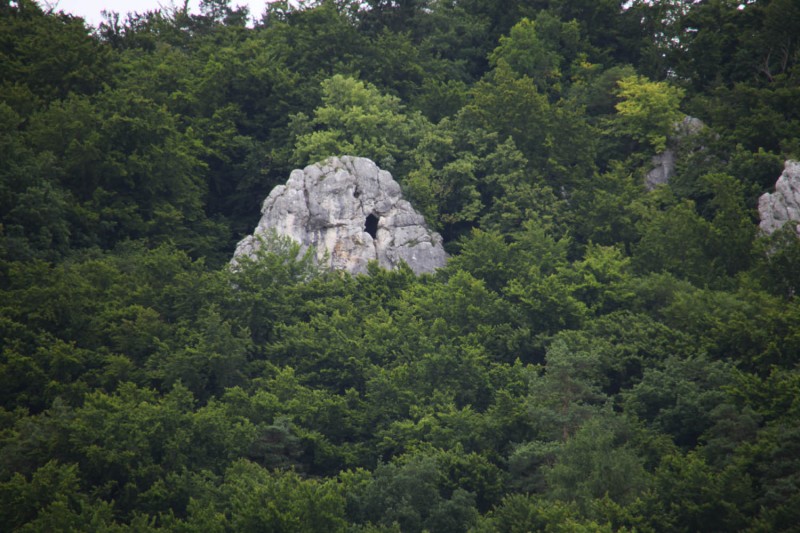Felsfoto: Fensterlwand und 45 weitere Felsen im Klettergebiet Konstein (Südliches Frankenjura) ➤ Routen mit Schwierigkeitsgraden f&uuml;r den Fels Fensterlwand ➤ Klettertopo & Kletterf&uuml;hrer ➤ 19.05.2026