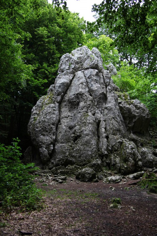 Felsfoto: Märchenturm und 45 weitere Felsen im Klettergebiet Konstein (Südliches Frankenjura) ➤ Routen mit Schwierigkeitsgraden f&uuml;r den Fels Märchenturm ➤ Klettertopo & Kletterf&uuml;hrer ➤ 19.05.2026