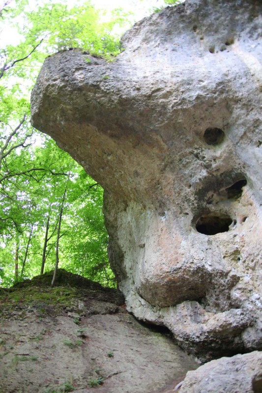 Felsfoto: Planetarium und 690 weitere Felsen im Klettergebiet Fränkische Schweiz (Frankenjura) ➤ Routen mit Schwierigkeitsgraden f&uuml;r den Fels Planetarium ➤ Klettertopo & Kletterf&uuml;hrer ➤ 19.05.2026