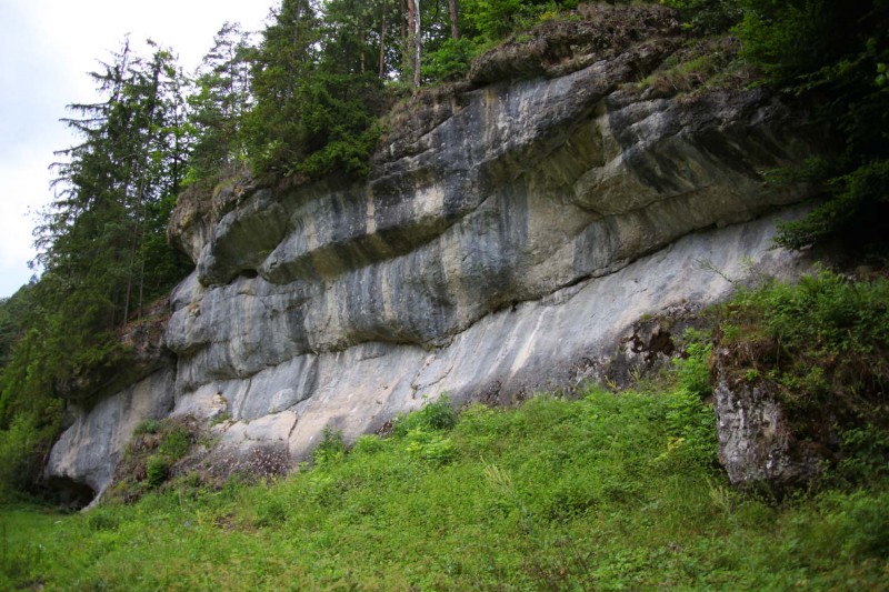 Felsfoto: Das Weiße Haus und 690 weitere Felsen im Klettergebiet Fränkische Schweiz (Frankenjura) ➤ Routen mit Schwierigkeitsgraden f&uuml;r den Fels Das Weiße Haus ➤ Klettertopo & Kletterf&uuml;hrer ➤ 19.05.2026