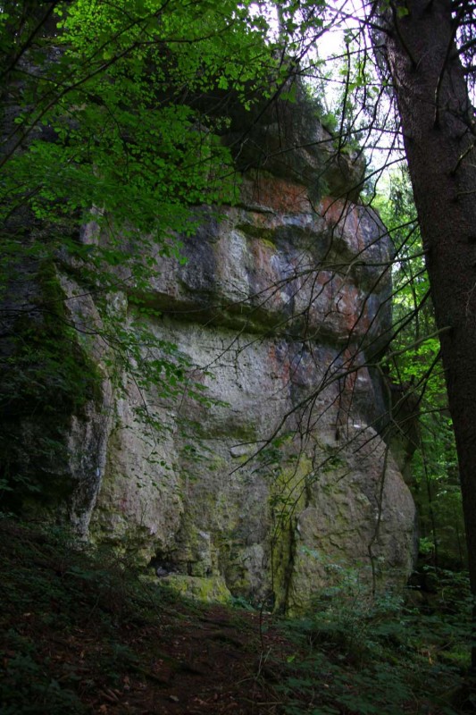 Felsfoto: Hüttenriss und 690 weitere Felsen im Klettergebiet Fränkische Schweiz (Frankenjura) ➤ Routen mit Schwierigkeitsgraden f&uuml;r den Fels Hüttenriss ➤ Klettertopo & Kletterf&uuml;hrer ➤ 19.05.2026