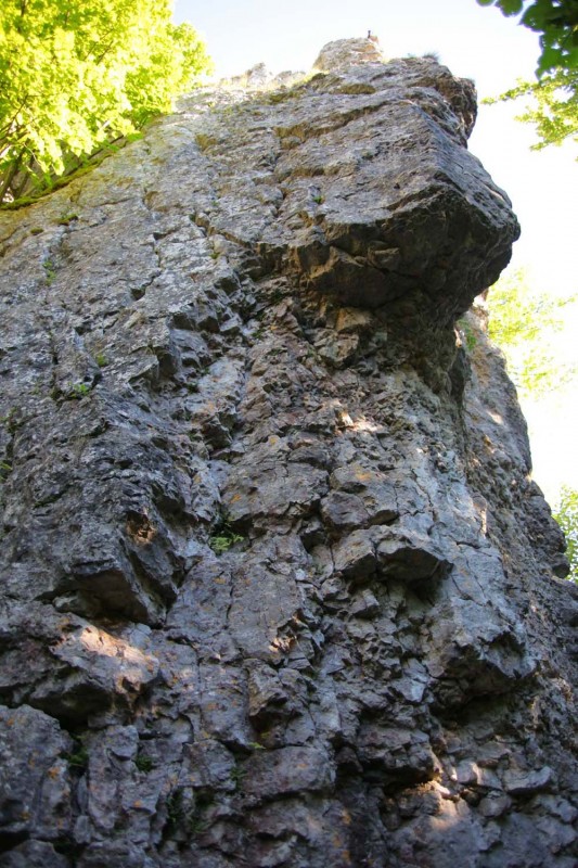 Felsfoto: Kleine Wacht und 690 weitere Felsen im Klettergebiet Fränkische Schweiz (Frankenjura) ➤ Routen mit Schwierigkeitsgraden f&uuml;r den Fels Kleine Wacht ➤ Klettertopo & Kletterf&uuml;hrer ➤ 19.05.2026