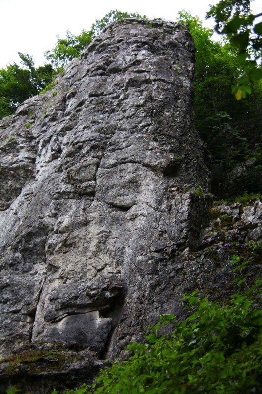Felsfoto: Kreuzstein und 690 weitere Felsen im Klettergebiet Fränkische Schweiz (Frankenjura) ➤ Routen mit Schwierigkeitsgraden f&uuml;r den Fels Kreuzstein ➤ Klettertopo & Kletterf&uuml;hrer ➤ 19.05.2026