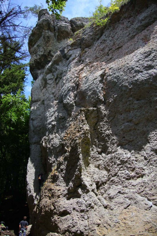 Felsfoto: Rote Wand (Ziegenfelder Tal) und 690 weitere Felsen im Klettergebiet Fränkische Schweiz (Frankenjura) ➤ Routen mit Schwierigkeitsgraden f&uuml;r den Fels Rote Wand (Ziegenfelder Tal) ➤ Klettertopo & Kletterf&uuml;hrer ➤ 19.05.2026