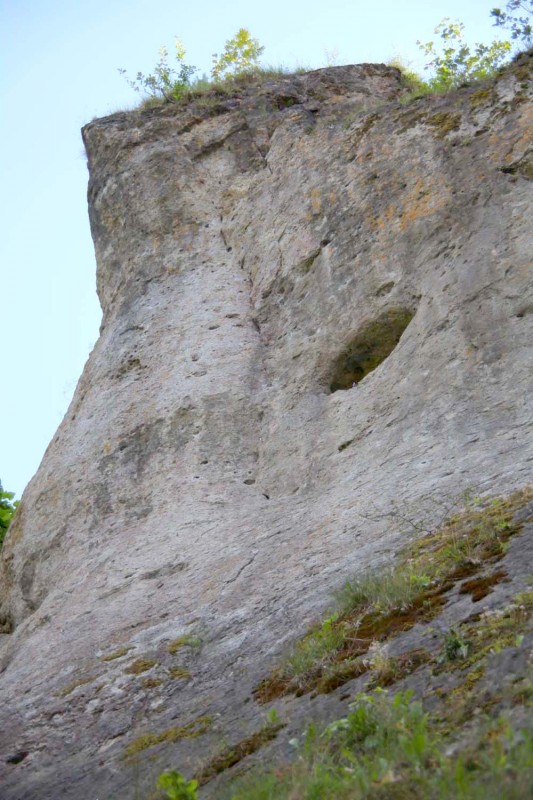 Felsfoto: Strahlenfels und 690 weitere Felsen im Klettergebiet Fränkische Schweiz (Frankenjura) ➤ Routen mit Schwierigkeitsgraden f&uuml;r den Fels Strahlenfels ➤ Klettertopo & Kletterf&uuml;hrer ➤ 19.05.2026