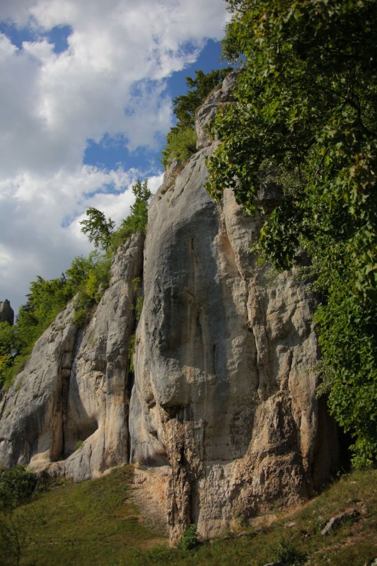 Felsfoto: Prunner Wand und 41 weitere Felsen im Klettergebiet Altmühltal (Südliches Frankenjura) ➤ Routen mit Schwierigkeitsgraden f&uuml;r den Fels Prunner Wand ➤ Klettertopo & Kletterf&uuml;hrer ➤ 16.07.2026