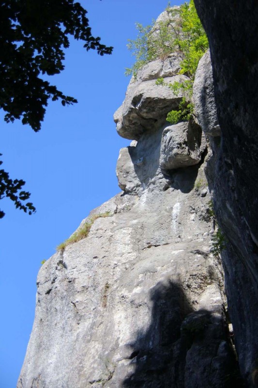 Felsfoto: Großer Keilstein und 41 weitere Felsen im Klettergebiet Altmühltal (Südliches Frankenjura) ➤ Routen mit Schwierigkeitsgraden f&uuml;r den Fels Großer Keilstein ➤ Klettertopo & Kletterf&uuml;hrer ➤ 16.07.2026
