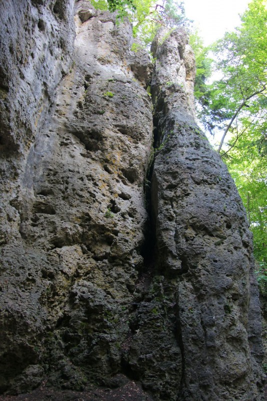 Felsfoto: Ittlinger Wand und 692 weitere Felsen im Klettergebiet Fränkische Schweiz (Frankenjura) ➤ Routen mit Schwierigkeitsgraden f&uuml;r den Fels Ittlinger Wand ➤ Klettertopo & Kletterf&uuml;hrer ➤ 31.08.2026
