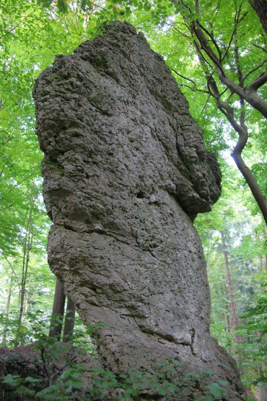 Felsfoto: Duplo und 690 weitere Felsen im Klettergebiet Fränkische Schweiz (Frankenjura) ➤ Routen mit Schwierigkeitsgraden f&uuml;r den Fels Duplo ➤ Klettertopo & Kletterf&uuml;hrer ➤ 19.05.2026