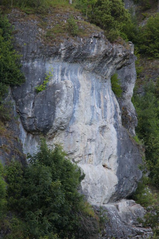 Felsfoto: Schlöttermühle und 690 weitere Felsen im Klettergebiet Fränkische Schweiz (Frankenjura) ➤ Routen mit Schwierigkeitsgraden f&uuml;r den Fels Schlöttermühle ➤ Klettertopo & Kletterf&uuml;hrer ➤ 19.05.2026