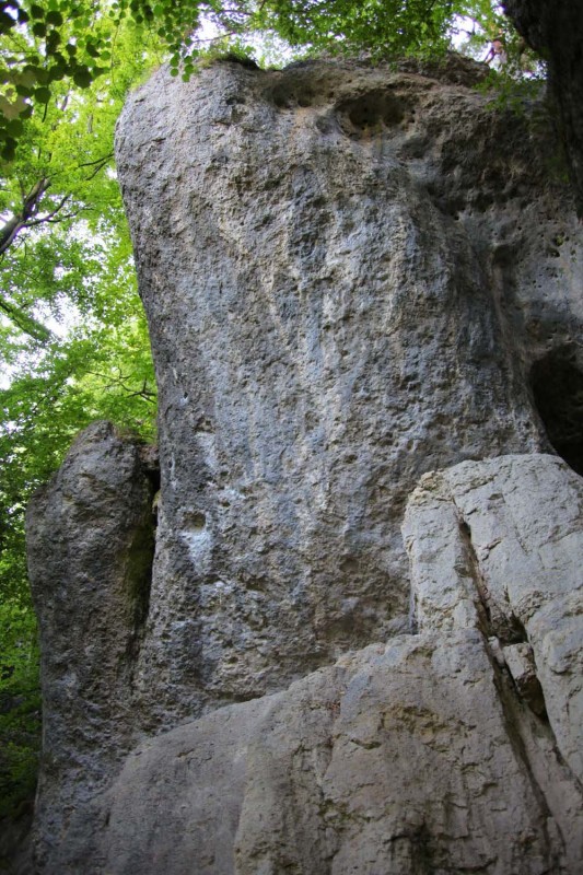 Felsfoto: Rumpelkammer (Klappsmühle) und 690 weitere Felsen im Klettergebiet Fränkische Schweiz (Frankenjura) ➤ Routen mit Schwierigkeitsgraden f&uuml;r den Fels Rumpelkammer (Klappsmühle) ➤ Klettertopo & Kletterf&uuml;hrer ➤ 19.05.2026
