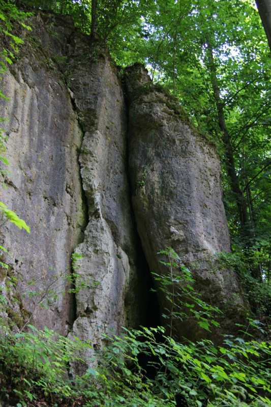 Felsfoto: Aussichtsfels & Kesselpfeiler und 690 weitere Felsen im Klettergebiet Fränkische Schweiz (Frankenjura) ➤ Routen mit Schwierigkeitsgraden f&uuml;r den Fels Aussichtsfels & Kesselpfeiler ➤ Klettertopo & Kletterf&uuml;hrer ➤ 19.05.2026