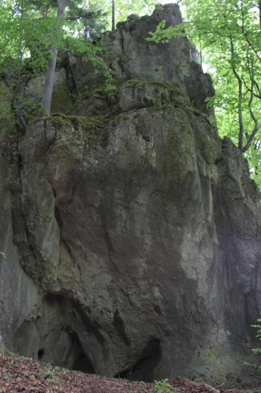 Felsfoto: Leupoltsteiner Wand und 690 weitere Felsen im Klettergebiet Fränkische Schweiz (Frankenjura) ➤ Routen mit Schwierigkeitsgraden f&uuml;r den Fels Leupoltsteiner Wand ➤ Klettertopo & Kletterf&uuml;hrer ➤ 19.05.2026