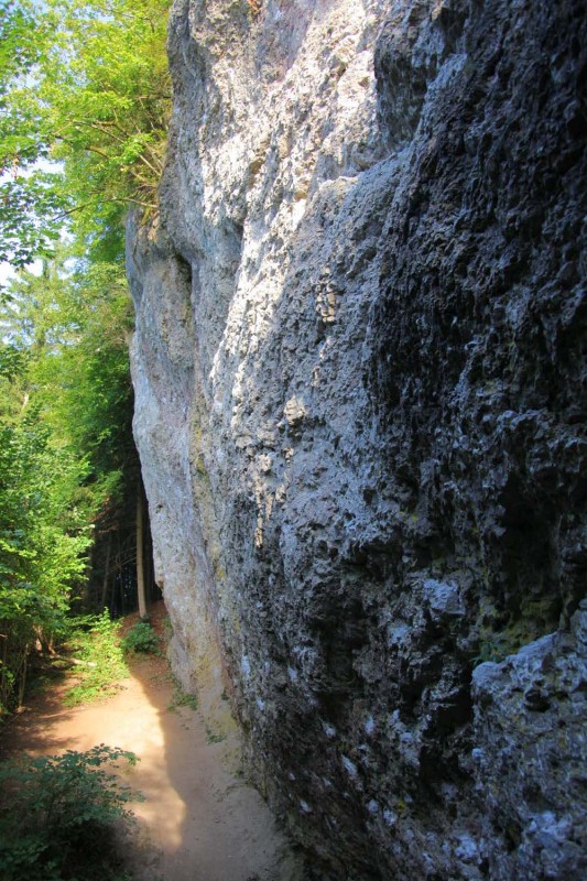 Felsfoto: Heldwand und 690 weitere Felsen im Klettergebiet Fränkische Schweiz (Frankenjura) ➤ Routen mit Schwierigkeitsgraden f&uuml;r den Fels Heldwand ➤ Klettertopo & Kletterf&uuml;hrer ➤ 19.05.2026
