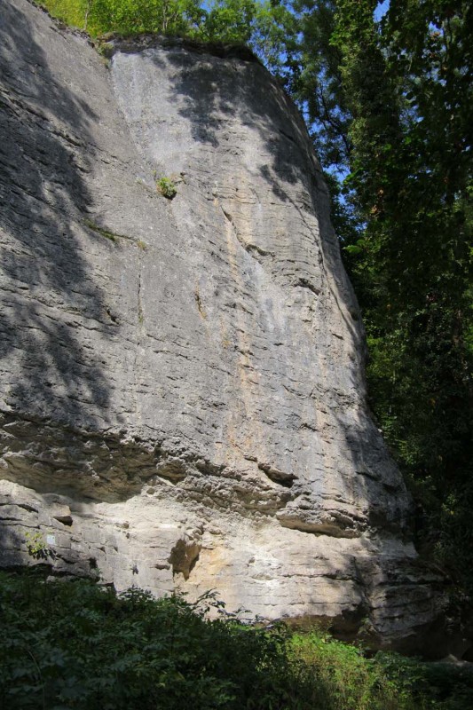 Felsfoto: Glatte Wand und 690 weitere Felsen im Klettergebiet Fränkische Schweiz (Frankenjura) ➤ Routen mit Schwierigkeitsgraden f&uuml;r den Fels Glatte Wand ➤ Klettertopo & Kletterf&uuml;hrer ➤ 19.05.2026