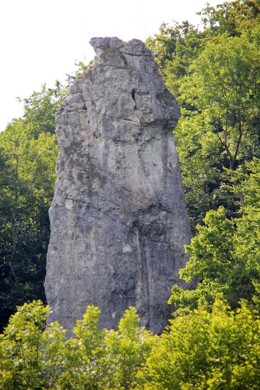 Felsfoto: Schauertaler Turm und 690 weitere Felsen im Klettergebiet Fränkische Schweiz (Frankenjura) ➤ Routen mit Schwierigkeitsgraden f&uuml;r den Fels Schauertaler Turm ➤ Klettertopo & Kletterf&uuml;hrer ➤ 19.05.2026