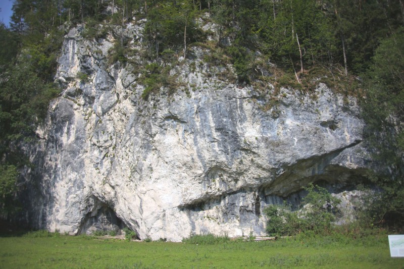Felsfoto: Wiesenwand und 23 weitere Felsen im Klettergebiet Kochel ➤ Routen mit Schwierigkeitsgraden f&uuml;r den Fels Wiesenwand ➤ Klettertopo & Kletterf&uuml;hrer ➤ 19.05.2026