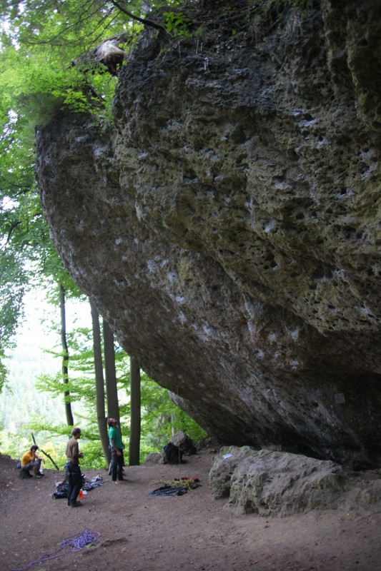 Felsfoto: Andeltodrom und 690 weitere Felsen im Klettergebiet Fränkische Schweiz (Frankenjura) ➤ Routen mit Schwierigkeitsgraden f&uuml;r den Fels Andeltodrom ➤ Klettertopo & Kletterf&uuml;hrer ➤ 19.05.2026
