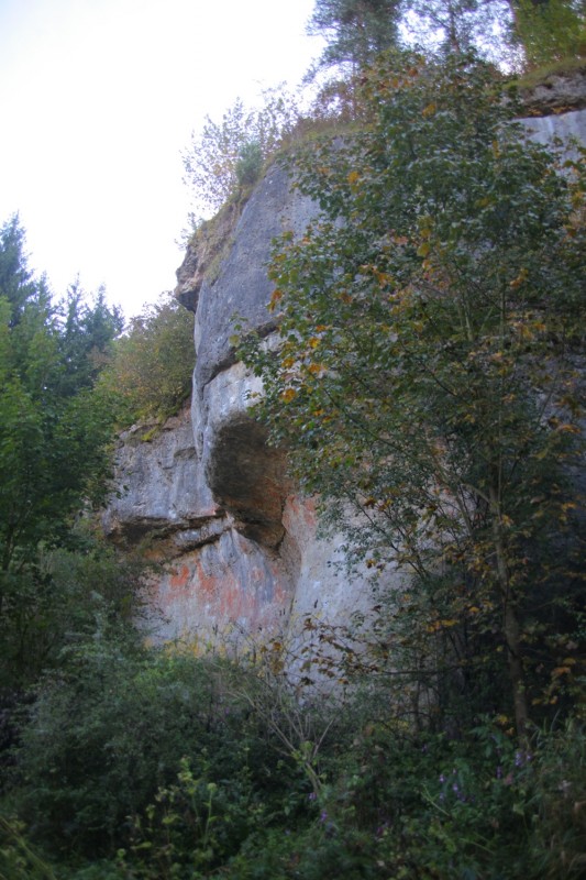 Felsfoto: Große Dooser Welle und 690 weitere Felsen im Klettergebiet Fränkische Schweiz (Frankenjura) ➤ Routen mit Schwierigkeitsgraden f&uuml;r den Fels Große Dooser Welle ➤ Klettertopo & Kletterf&uuml;hrer ➤ 19.05.2026
