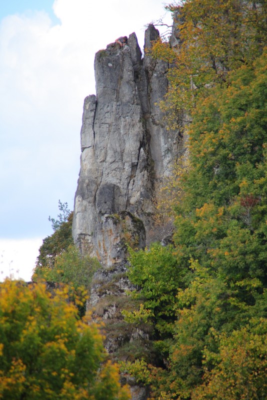 Felsfoto: Lauterachfelsen und 690 weitere Felsen im Klettergebiet Fränkische Schweiz (Frankenjura) ➤ Routen mit Schwierigkeitsgraden f&uuml;r den Fels Lauterachfelsen ➤ Klettertopo & Kletterf&uuml;hrer ➤ 19.05.2026