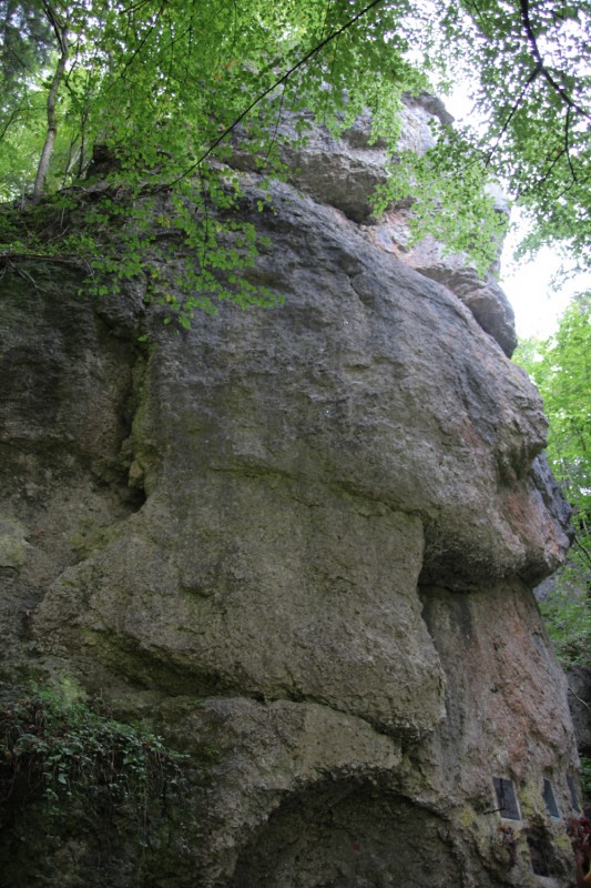 Felsfoto: Teufelskrallenturm und 690 weitere Felsen im Klettergebiet Fränkische Schweiz (Frankenjura) ➤ Routen mit Schwierigkeitsgraden f&uuml;r den Fels Teufelskrallenturm ➤ Klettertopo & Kletterf&uuml;hrer ➤ 19.05.2026