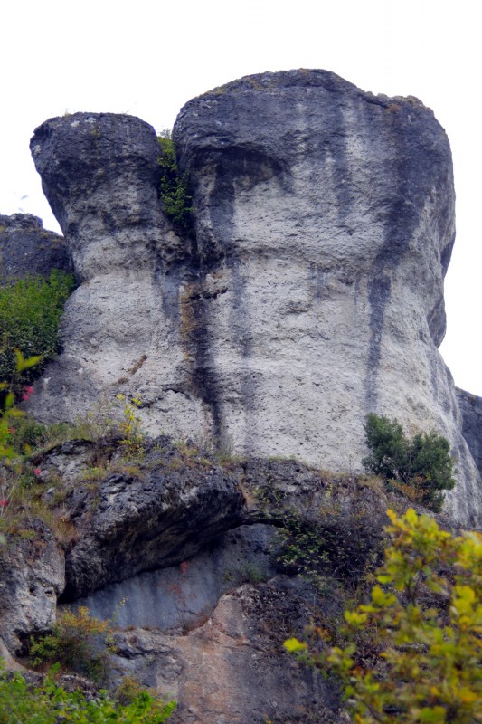 Felsfoto: Waischenfelder Turm und 690 weitere Felsen im Klettergebiet Fränkische Schweiz (Frankenjura) ➤ Routen mit Schwierigkeitsgraden f&uuml;r den Fels Waischenfelder Turm ➤ Klettertopo & Kletterf&uuml;hrer ➤ 19.05.2026