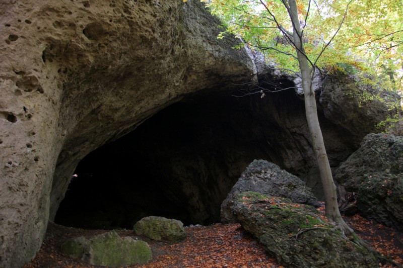 Felsfoto: Sonnenuhr und 690 weitere Felsen im Klettergebiet Fränkische Schweiz (Frankenjura) ➤ Routen mit Schwierigkeitsgraden f&uuml;r den Fels Sonnenuhr ➤ Klettertopo & Kletterf&uuml;hrer ➤ 19.05.2026