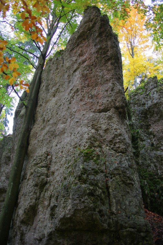 Felsfoto: Kühloch und 690 weitere Felsen im Klettergebiet Fränkische Schweiz (Frankenjura) ➤ Routen mit Schwierigkeitsgraden f&uuml;r den Fels Kühloch ➤ Klettertopo & Kletterf&uuml;hrer ➤ 19.05.2026