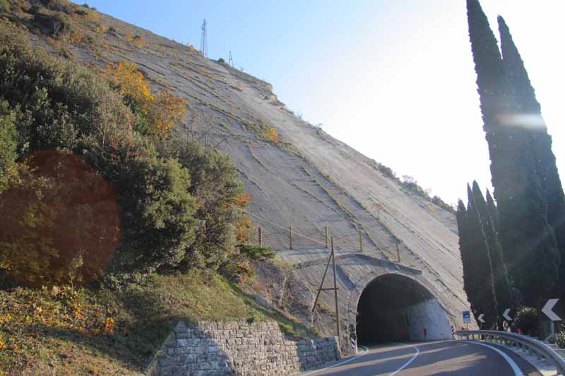 Felsfoto: Corno di Bo und 148 weitere Felsen im Klettergebiet Arco (Gardasee) ➤ Routen mit Schwierigkeitsgraden f&uuml;r den Fels Corno di Bo ➤ Klettertopo & Kletterf&uuml;hrer ➤ 21.05.2026