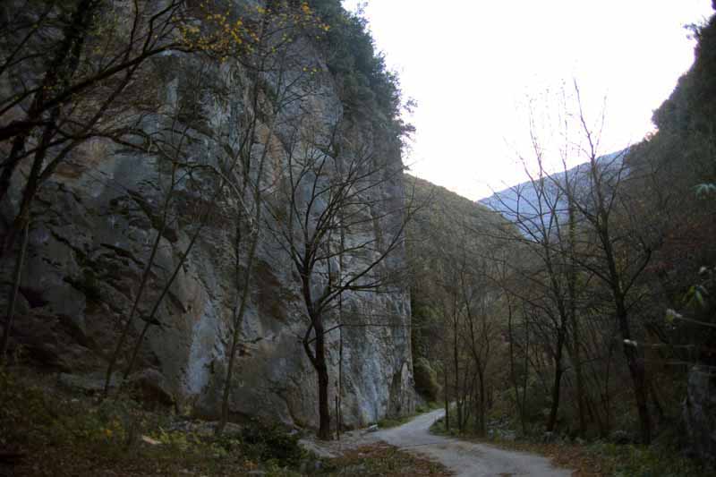 Felsfoto: La Gola und 148 weitere Felsen im Klettergebiet Arco (Gardasee) ➤ Routen mit Schwierigkeitsgraden f&uuml;r den Fels La Gola ➤ Klettertopo & Kletterf&uuml;hrer ➤ 21.05.2026