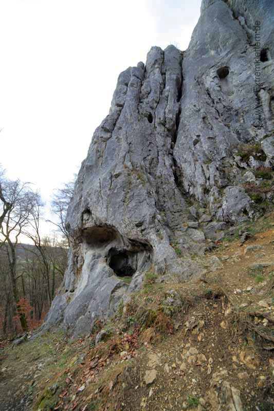 Felsfoto: Aichaer Wand und 45 weitere Felsen im Klettergebiet Konstein (Südliches Frankenjura) ➤ Routen mit Schwierigkeitsgraden f&uuml;r den Fels Aichaer Wand ➤ Klettertopo & Kletterf&uuml;hrer ➤ 19.05.2026