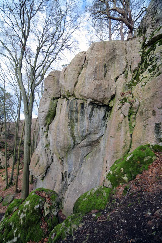 Felsfoto: Felsengarten und 45 weitere Felsen im Klettergebiet Konstein (Südliches Frankenjura) ➤ Routen mit Schwierigkeitsgraden f&uuml;r den Fels Felsengarten ➤ Klettertopo & Kletterf&uuml;hrer ➤ 19.05.2026