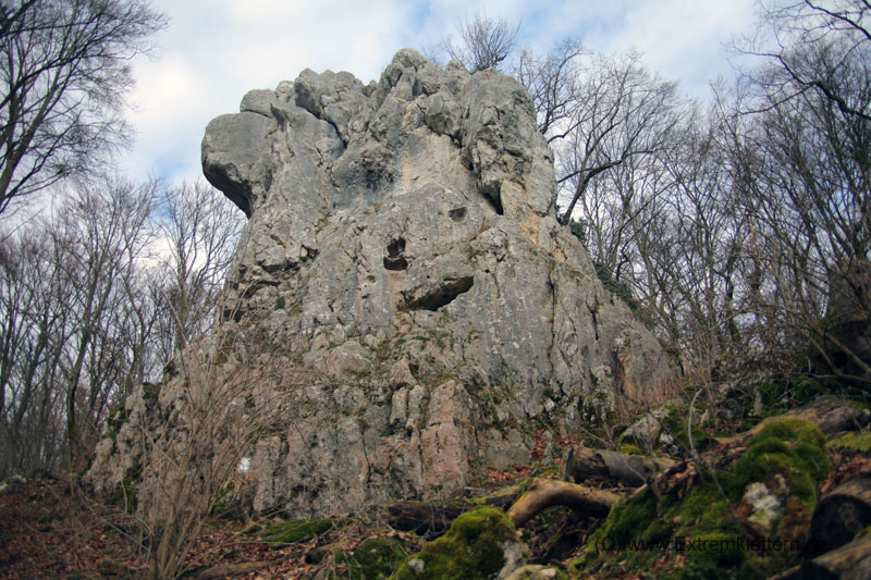 Felsfoto: Lochwand und 45 weitere Felsen im Klettergebiet Konstein (Südliches Frankenjura) ➤ Routen mit Schwierigkeitsgraden f&uuml;r den Fels Lochwand ➤ Klettertopo & Kletterf&uuml;hrer ➤ 19.05.2026