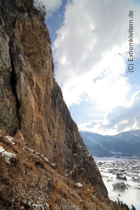 Felsfoto: Nassereith - Sparchet und 37 weitere Felsen im Klettergebiet Imst und Umgebung ➤ Routen mit Schwierigkeitsgraden f&uuml;r den Fels Nassereith - Sparchet ➤ Klettertopo & Kletterf&uuml;hrer ➤ 15.06.2026