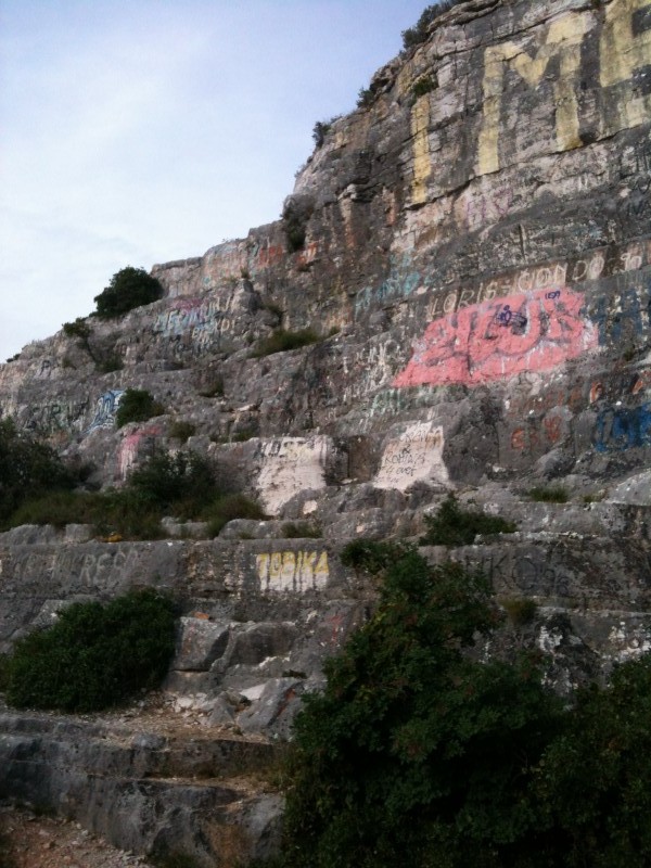 Felsfoto: Rovinj - Sektor B und 19 weitere Felsen im Klettergebiet Rijeka ➤ Routen mit Schwierigkeitsgraden f&uuml;r den Fels Rovinj - Sektor B ➤ Klettertopo & Kletterf&uuml;hrer ➤ 30.08.2026