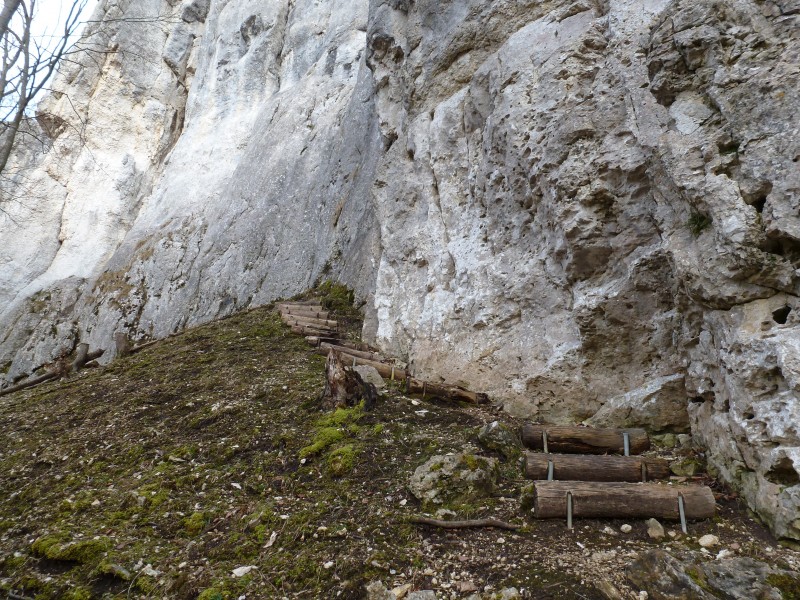 Felsfoto: Fuchsfels und 37 weitere Felsen im Klettergebiet Donautal ➤ Routen mit Schwierigkeitsgraden f&uuml;r den Fels Fuchsfels ➤ Klettertopo & Kletterf&uuml;hrer ➤ 21.05.2026