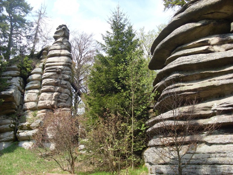 Felsfoto: Rudolfstein und 10 weitere Felsen im Klettergebiet Fichtelgebirge (Steinwald) ➤ Routen mit Schwierigkeitsgraden f&uuml;r den Fels Rudolfstein ➤ Klettertopo & Kletterf&uuml;hrer ➤ 18.05.2026
